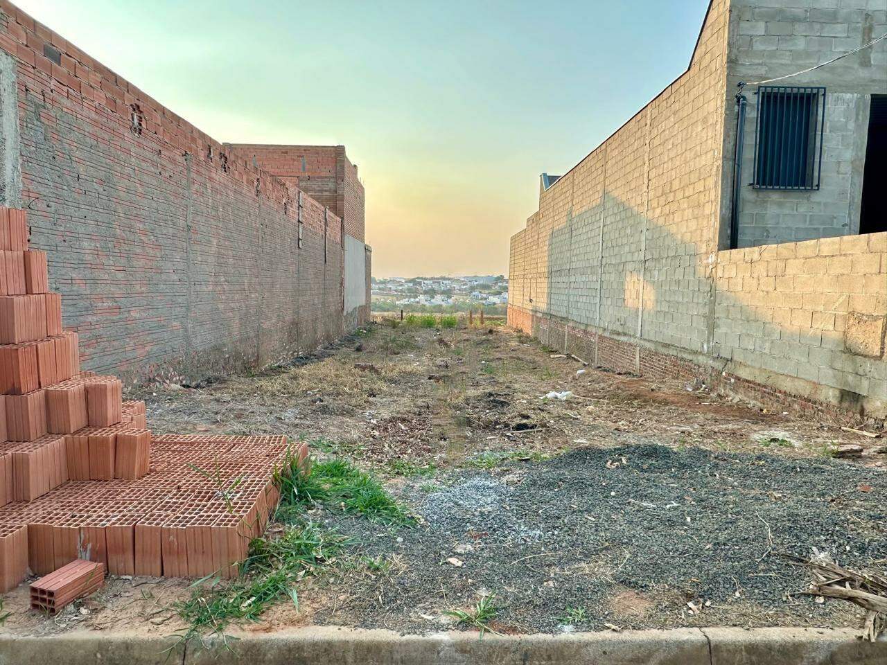 Terreno à venda, no bairro Jardim Monte Feliz em Piracicaba - SP