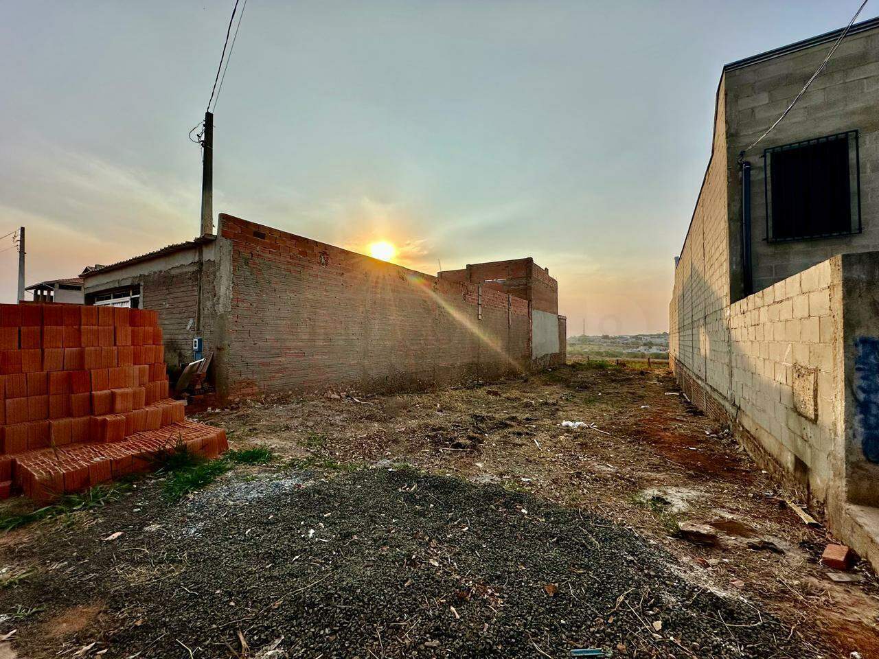 Terreno à venda, no bairro Jardim Monte Feliz em Piracicaba - SP