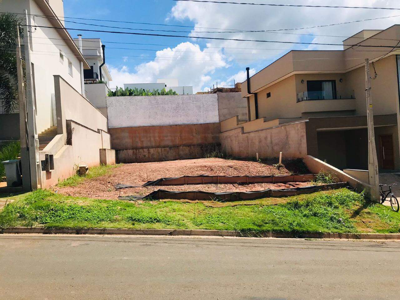 Terreno em Condomínio à venda no Villa D'Aquila, no bairro Santa Rosa em Piracicaba - SP