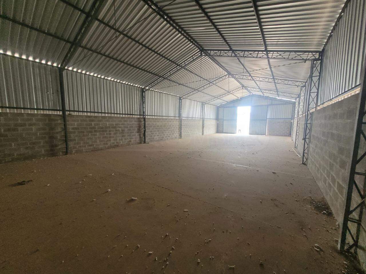 Galpão para alugar, no bairro Nova Aurora em São Pedro - SP