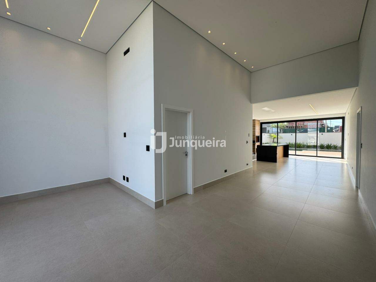 Casa em Condomínio à venda no Damha II , 3 quartos, sendo 3 suítes, 4 vagas, no bairro Parque Residencial Damha II em Piracicaba - SP