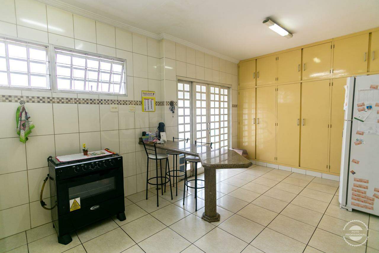 Casa à venda, 3 quartos, sendo 1 suíte, 4 vagas, no bairro Centro em Piracicaba - SP