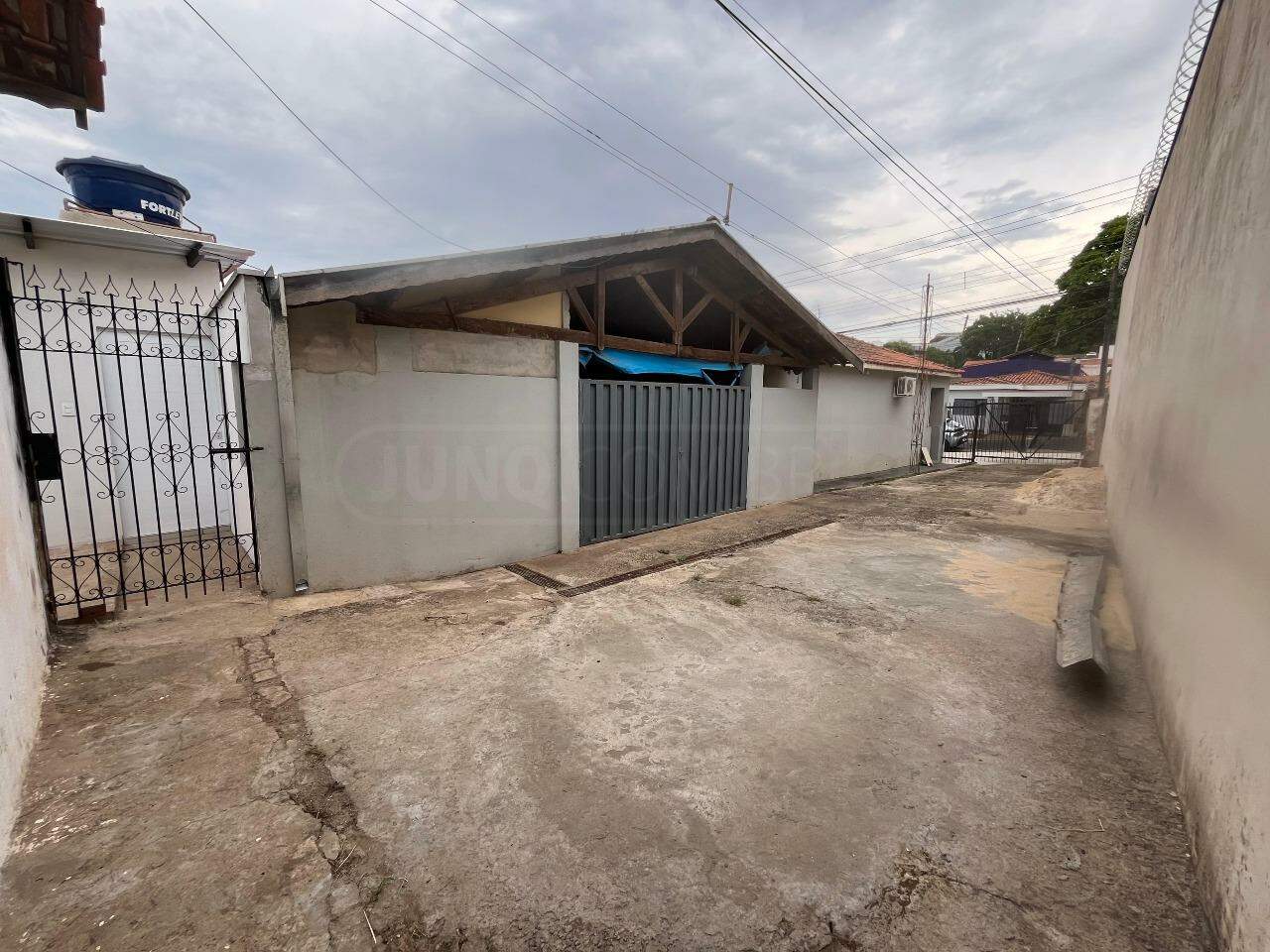 Casa para alugar, 2 quartos, 1 vaga, no bairro Vila Rezende em Piracicaba - SP