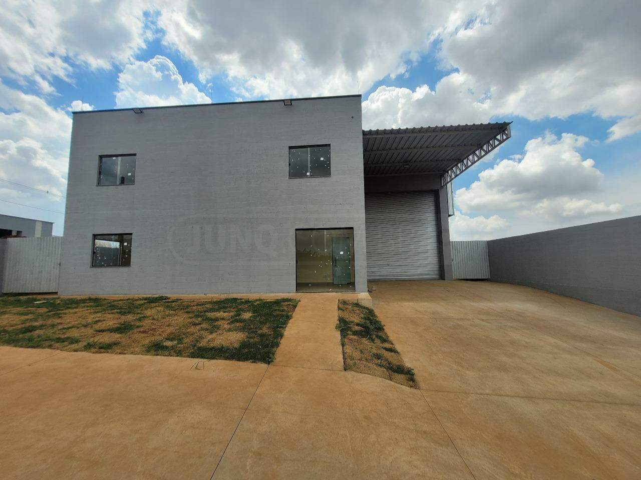 Galpão para alugar, 4 vagas, no bairro Água Santa em Piracicaba - SP