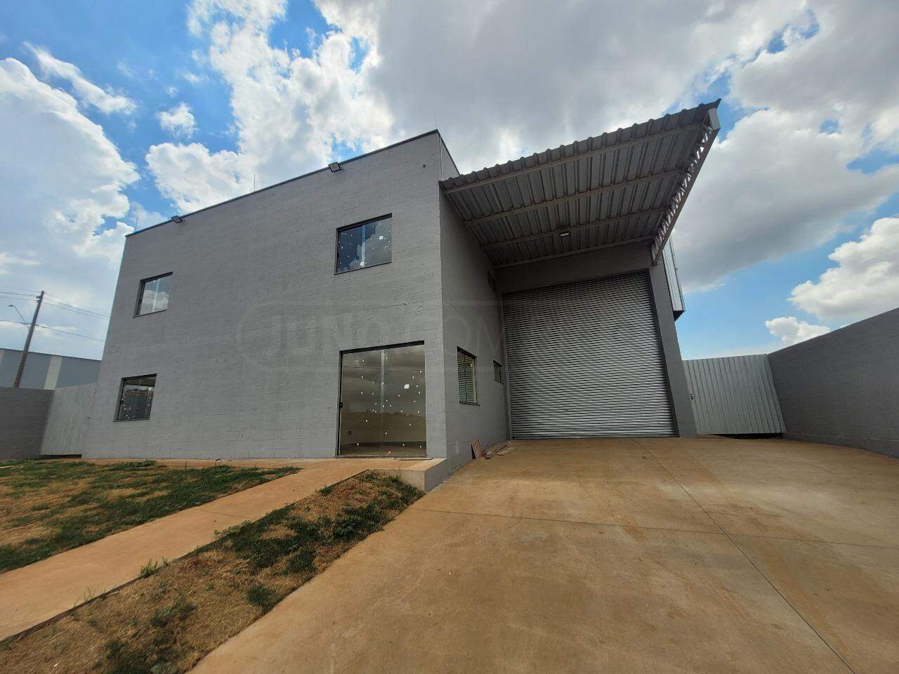 Galpão para alugar, 4 vagas, no bairro Água Santa em Piracicaba - SP