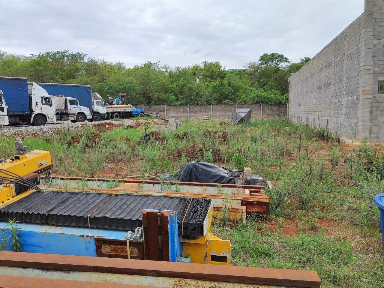 Terreno à venda, no bairro Loteamento Industrial Palmeiras em Rio das Pedras - SP