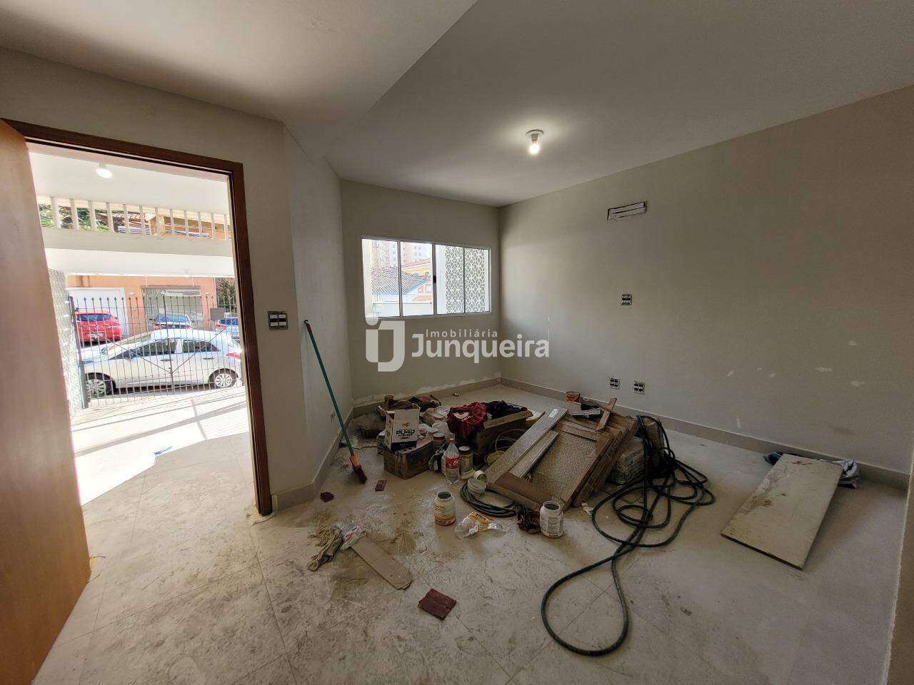 Casa para alugar, 3 quartos, sendo 1 suíte, 1 vaga, no bairro Centro em Piracicaba - SP