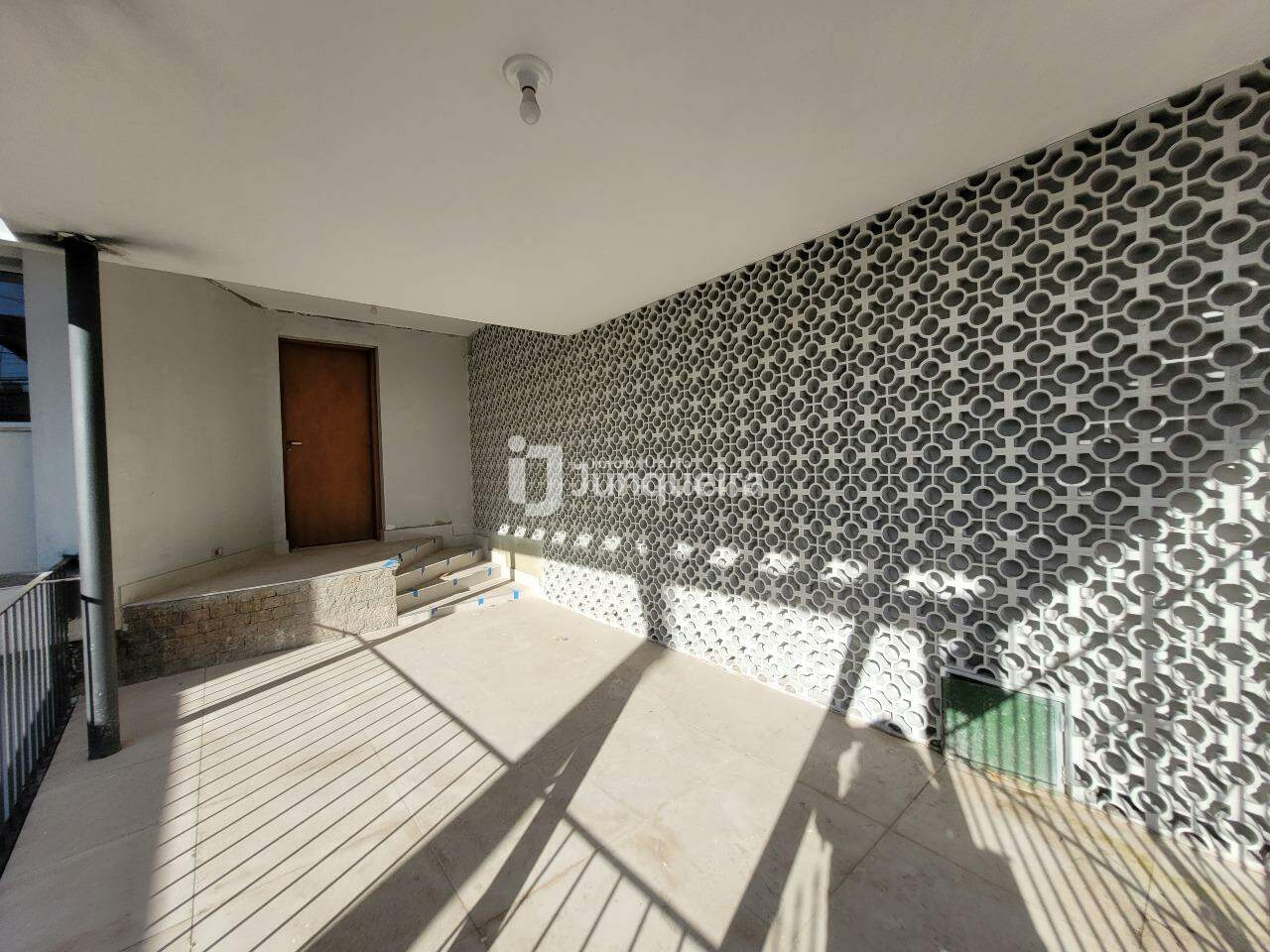 Casa para alugar, 3 quartos, sendo 1 suíte, 1 vaga, no bairro Centro em Piracicaba - SP