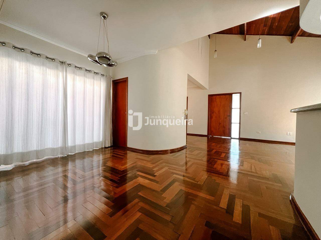 Casa em Condomínio à venda no Terras de Piracicaba IV, 3 quartos, sendo 3 suítes, 4 vagas, no bairro Terras de Piracicaba em Piracicaba - SP