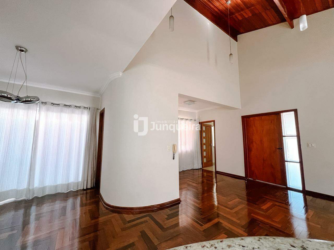 Casa em Condomínio à venda no Terras de Piracicaba IV, 3 quartos, sendo 3 suítes, 4 vagas, no bairro Terras de Piracicaba em Piracicaba - SP