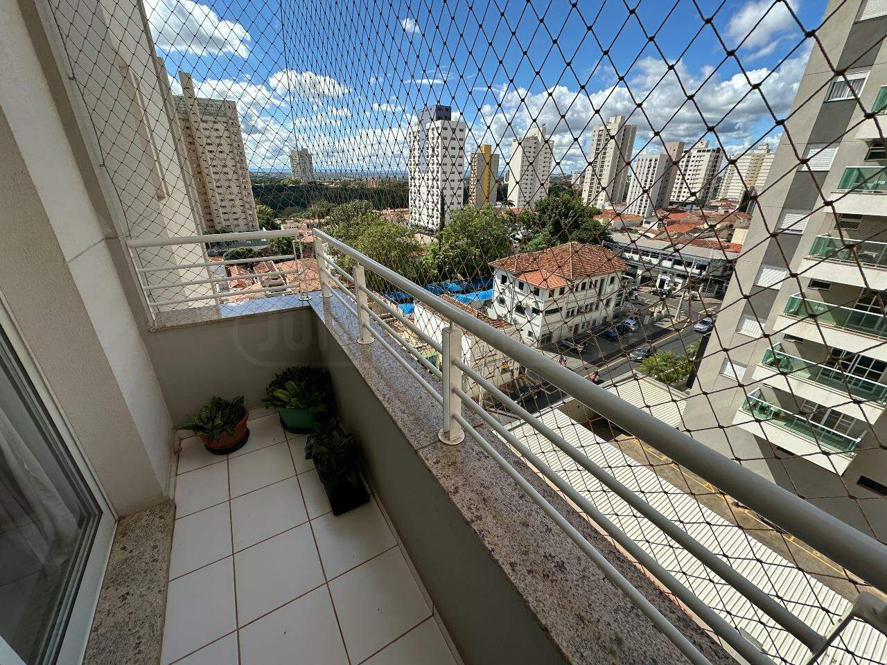 Apartamento à venda no Edifício Buriti, 2 quartos, sendo 1 suíte, 2 vagas, no bairro Centro em Piracicaba - SP