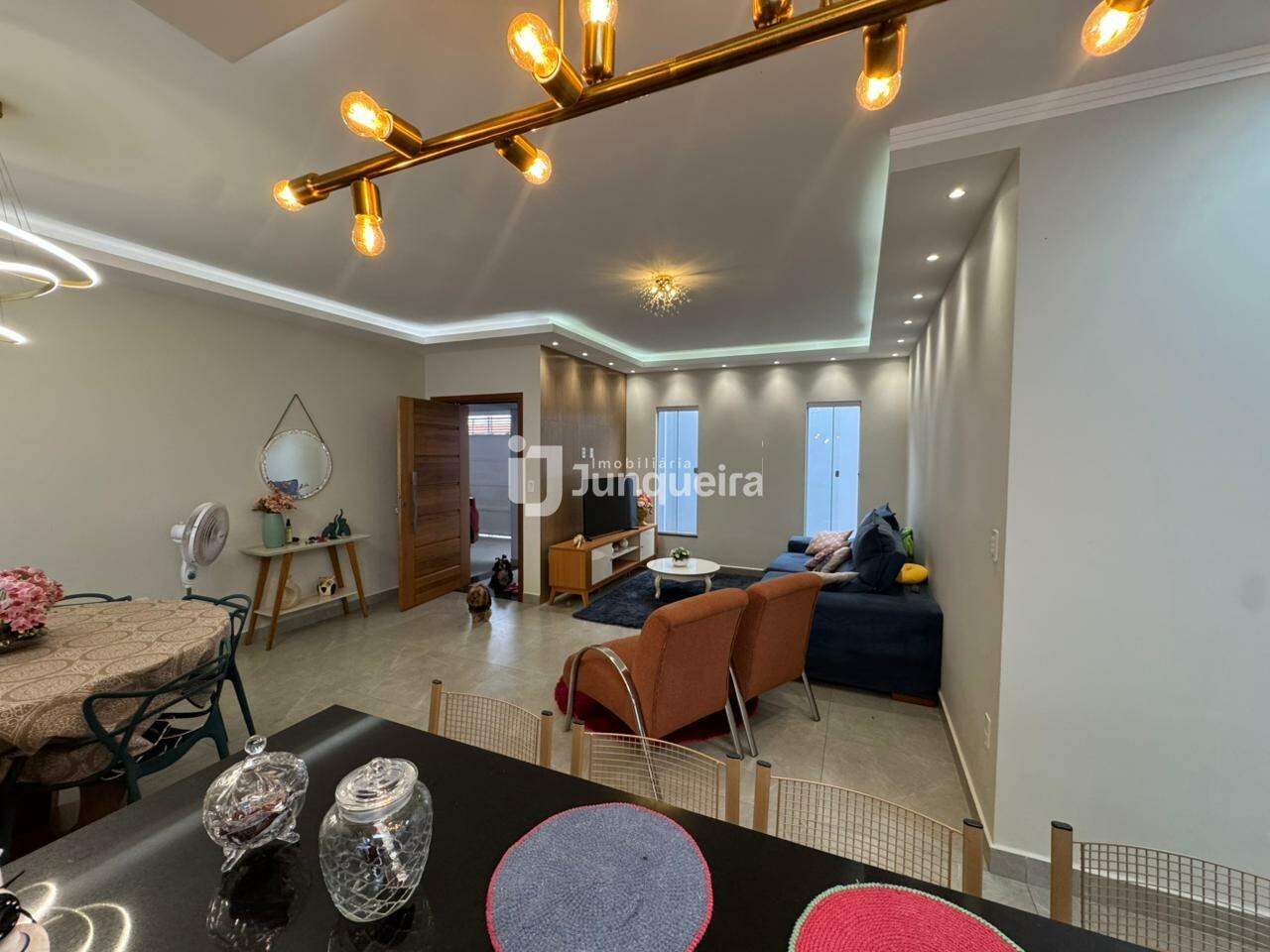 Casa à venda, 3 quartos, sendo 1 suíte, 4 vagas, no bairro Residencial Doutor Jorge Coury em Rio das Pedras - SP