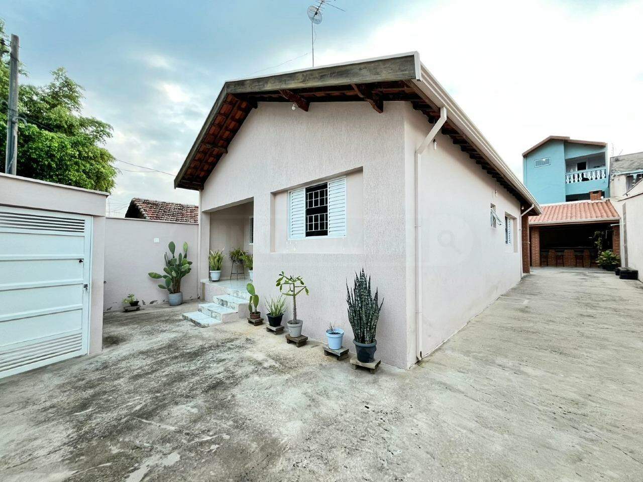 Casa à venda, 2 quartos, 3 vagas, no bairro Vila Bessy em Piracicaba - SP