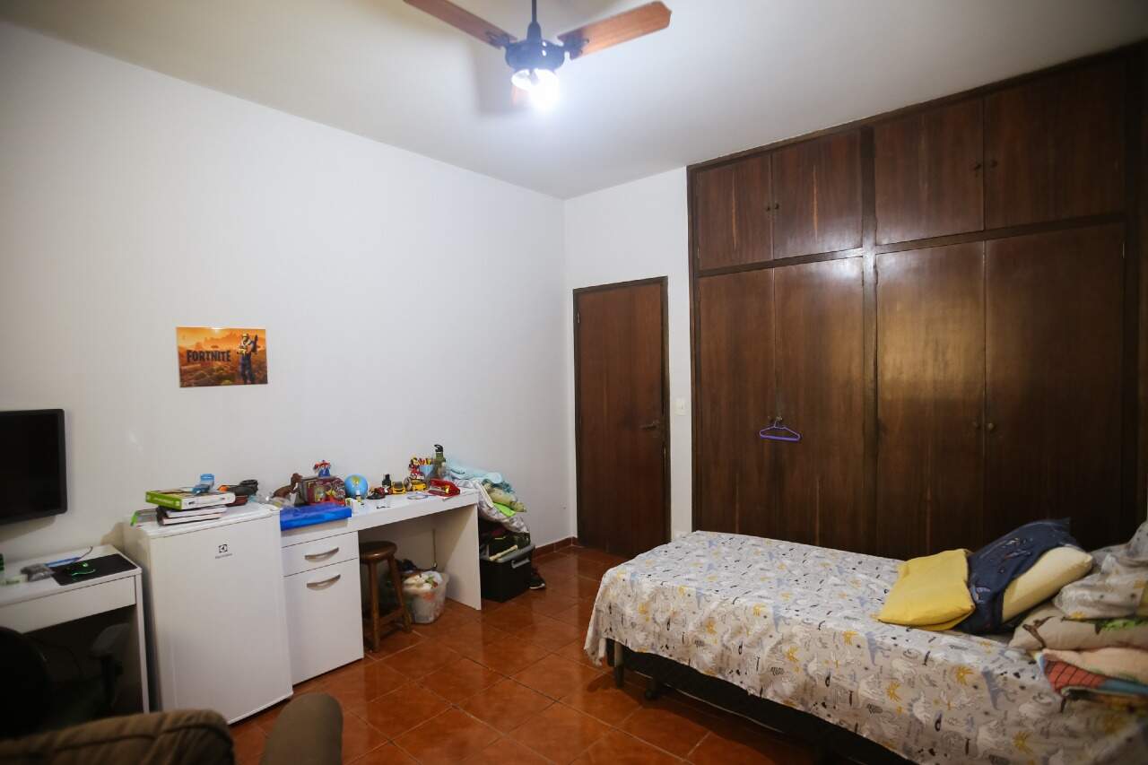 Casa para alugar, 5 quartos, sendo 3 suítes, 6 vagas, no bairro Cidade Alta em Piracicaba - SP