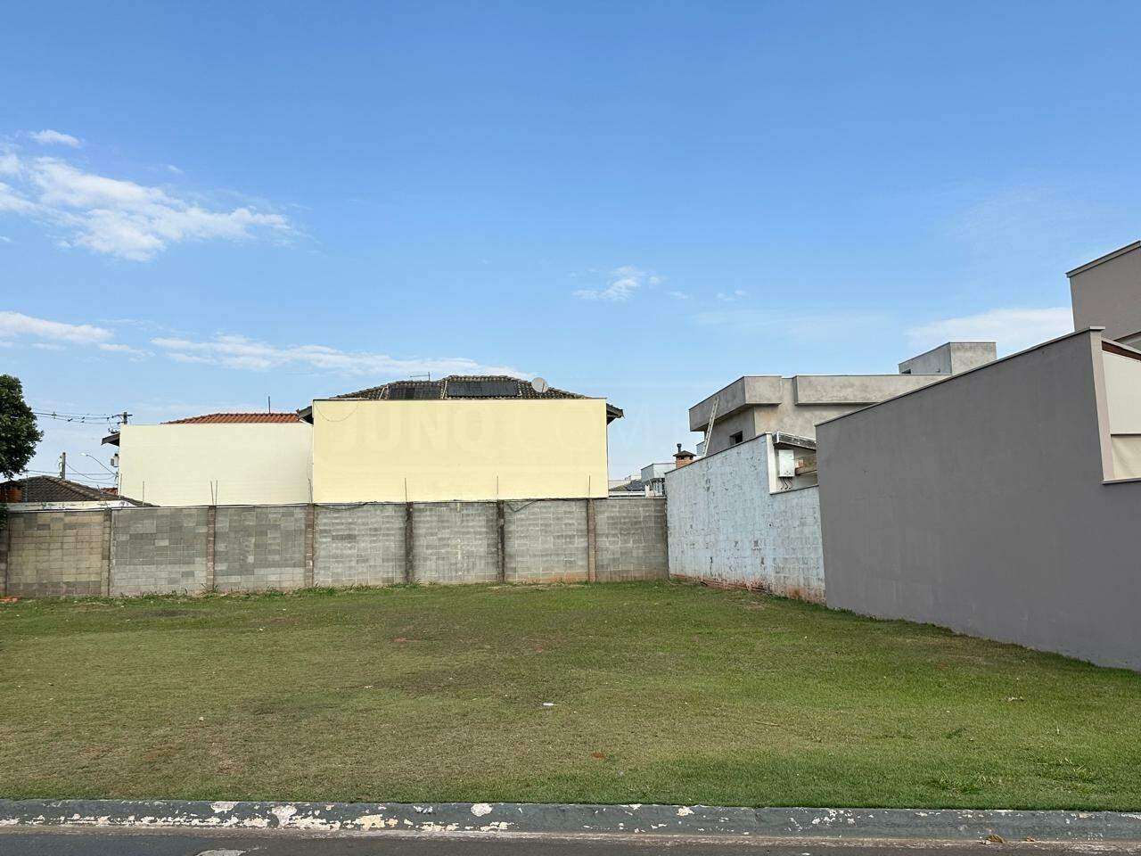 Terreno em Condomínio à venda no Parque dos Ypes , no bairro Campestre em Piracicaba - SP