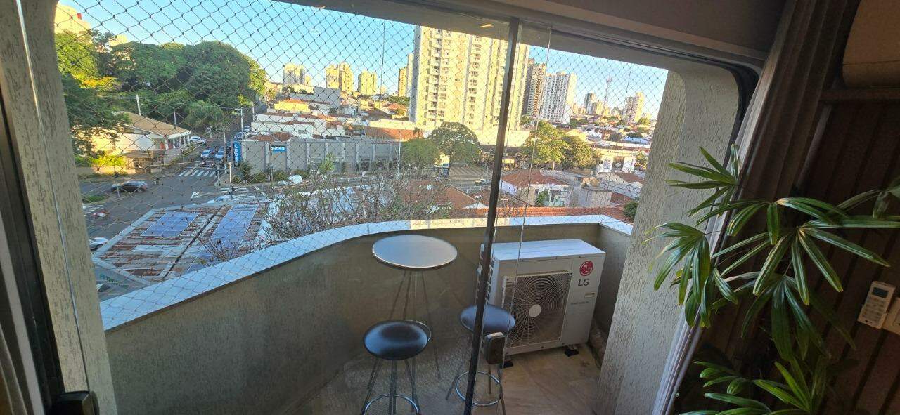 Apartamento à venda no Edifício Dona Amélia, 4 quartos, sendo 1 suíte, 2 vagas, no bairro Centro em Piracicaba - SP