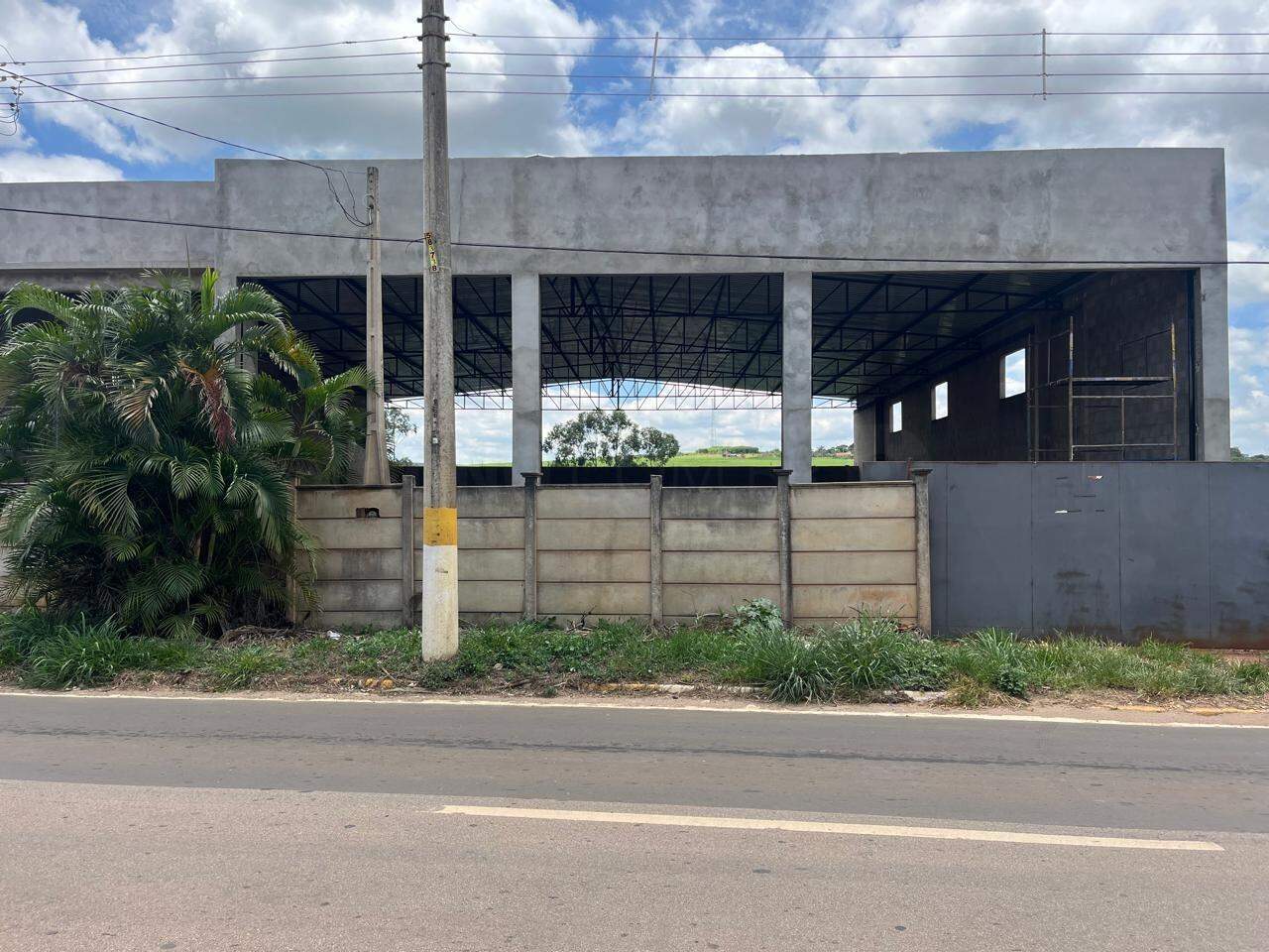 Galpão para alugar, no bairro Jardim São Carlos em Rio das Pedras - SP