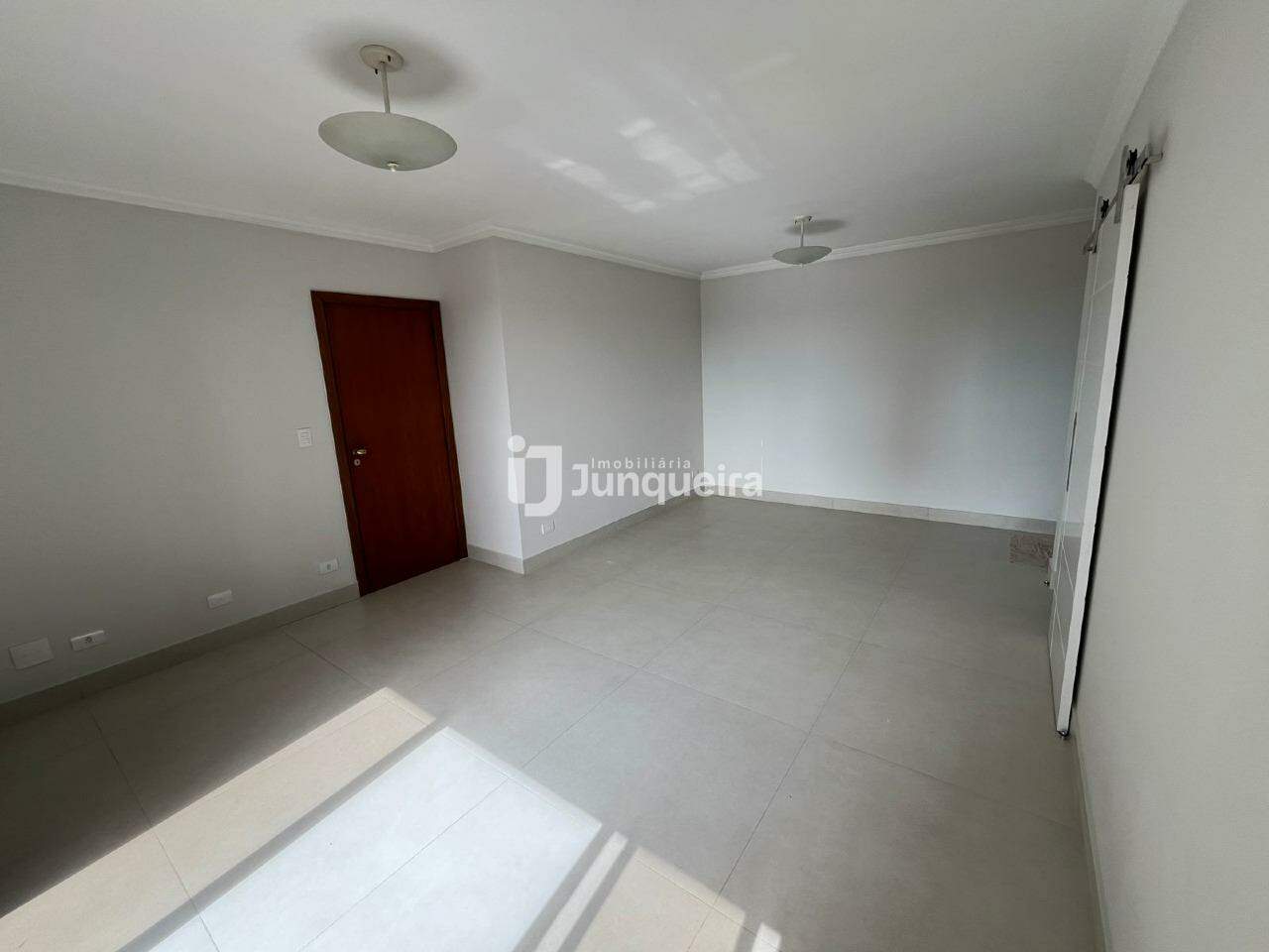 Apartamento para alugar no Edifício Ônix, 3 quartos, sendo 1 suíte, 1 vaga, no bairro Centro em Piracicaba - SP