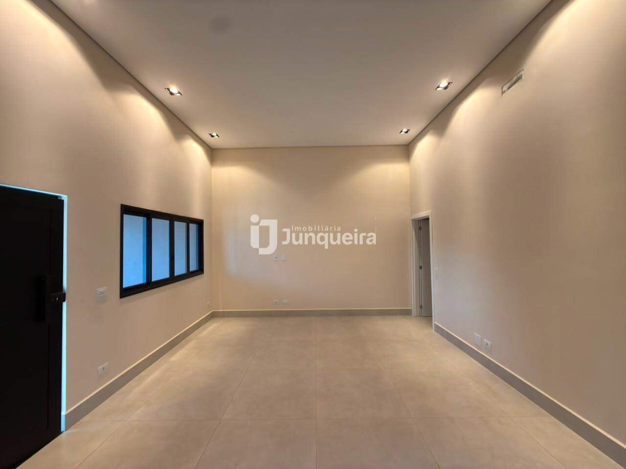 Casa em Condomínio à venda no Tomazella , 3 quartos, sendo 1 suíte, 2 vagas, no bairro Residencial Tomazella em Piracicaba - SP