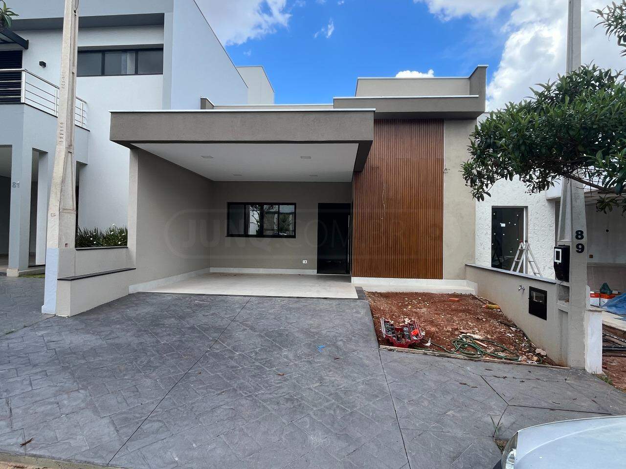 Casa em Condomínio à venda no Tomazella , 3 quartos, sendo 1 suíte, 2 vagas, no bairro Água Branca em Piracicaba - SP