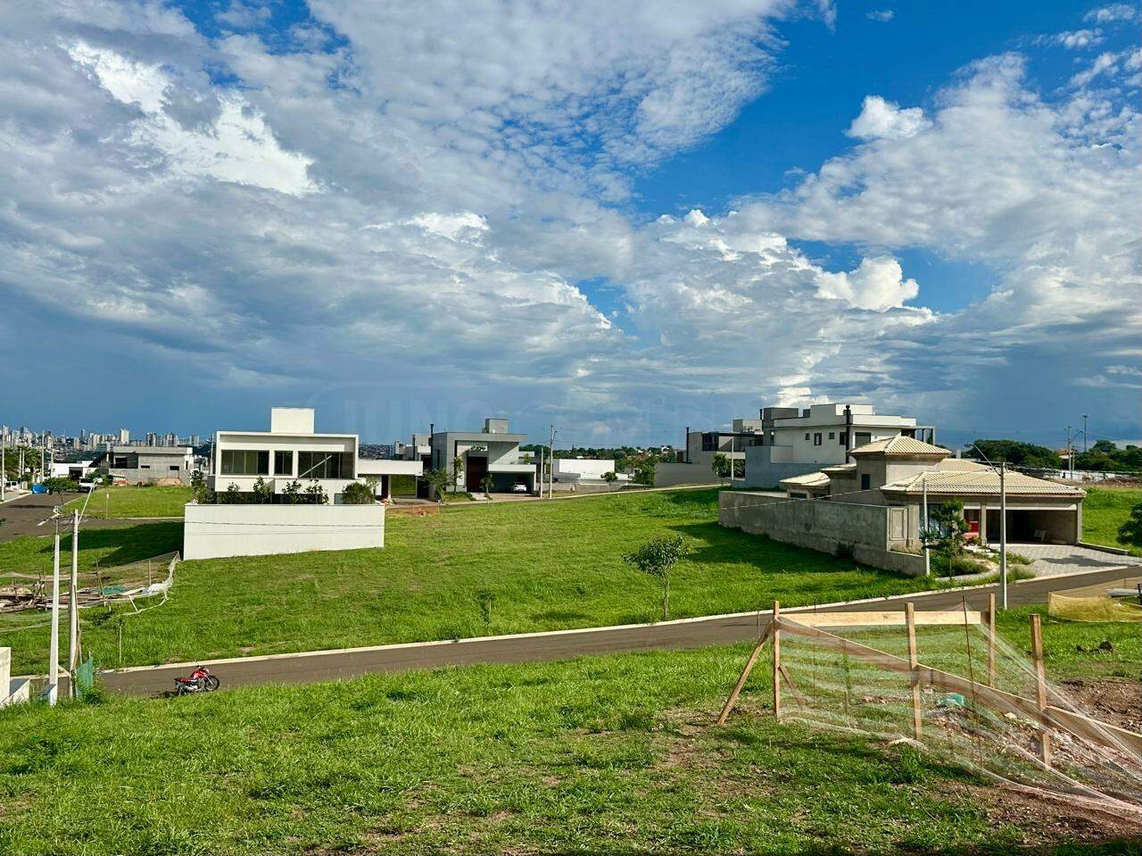 Terreno em Condomínio à venda no Damha II , no bairro Parque Residencial Damha II em Piracicaba - SP