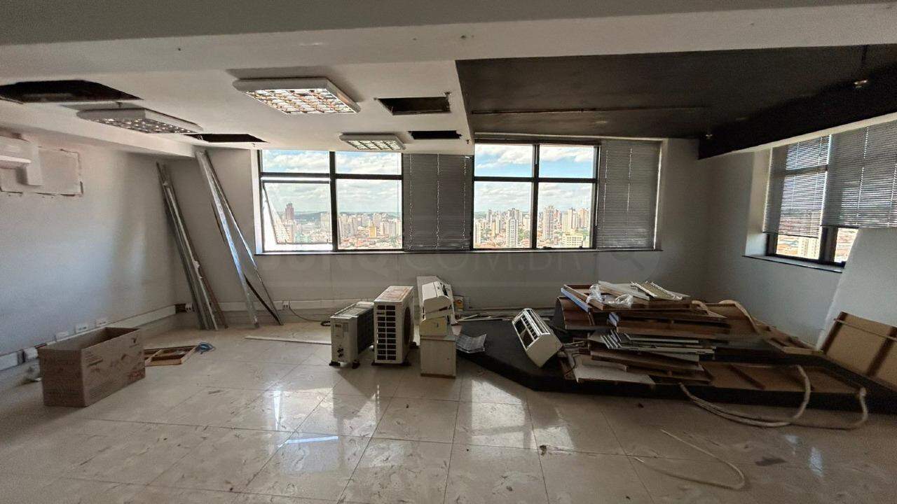 Sala Comercial para alugar, 1 vaga, no bairro Cidade Alta em Piracicaba - SP