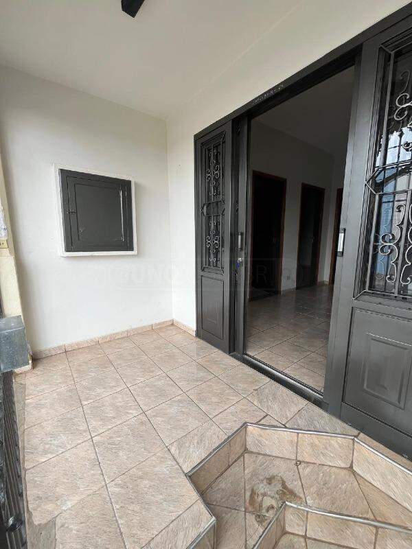 Casa para alugar, 3 quartos, sendo 1 suíte, no bairro Vila Rezende em Piracicaba - SP