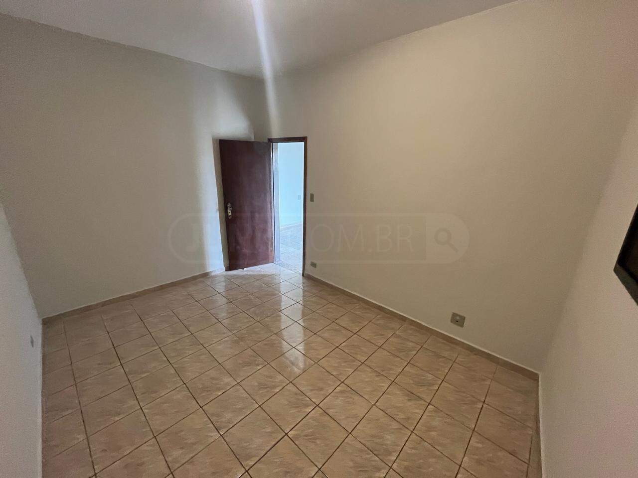 Casa para alugar, 3 quartos, sendo 1 suíte, no bairro Vila Rezende em Piracicaba - SP