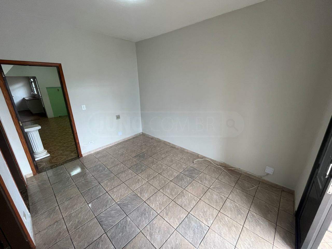 Casa para alugar, 3 quartos, sendo 1 suíte, no bairro Vila Rezende em Piracicaba - SP