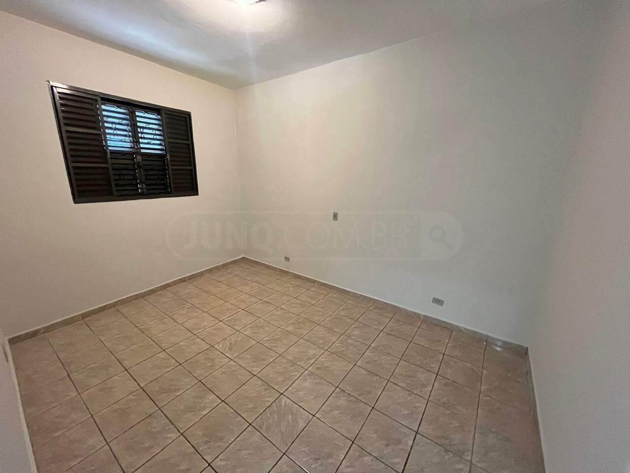 Casa para alugar, 3 quartos, sendo 1 suíte, no bairro Vila Rezende em Piracicaba - SP