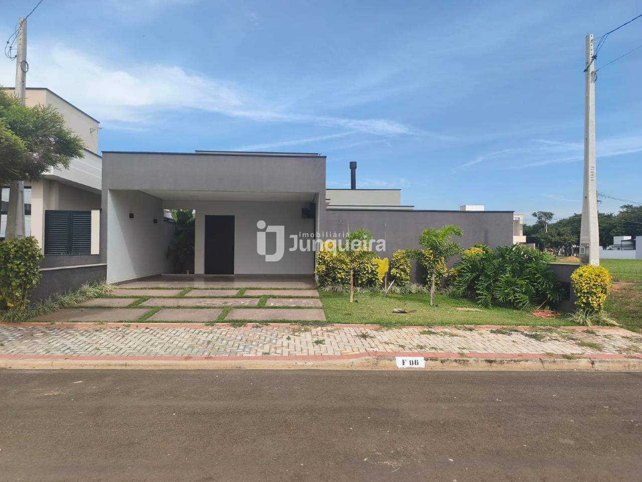 Casa em Condomínio à venda no Quinta do Engenho, 3 quartos, sendo 3 suítes, 4 vagas, no bairro Residencial Quinta do Engenho em Rio das Pedras - SP