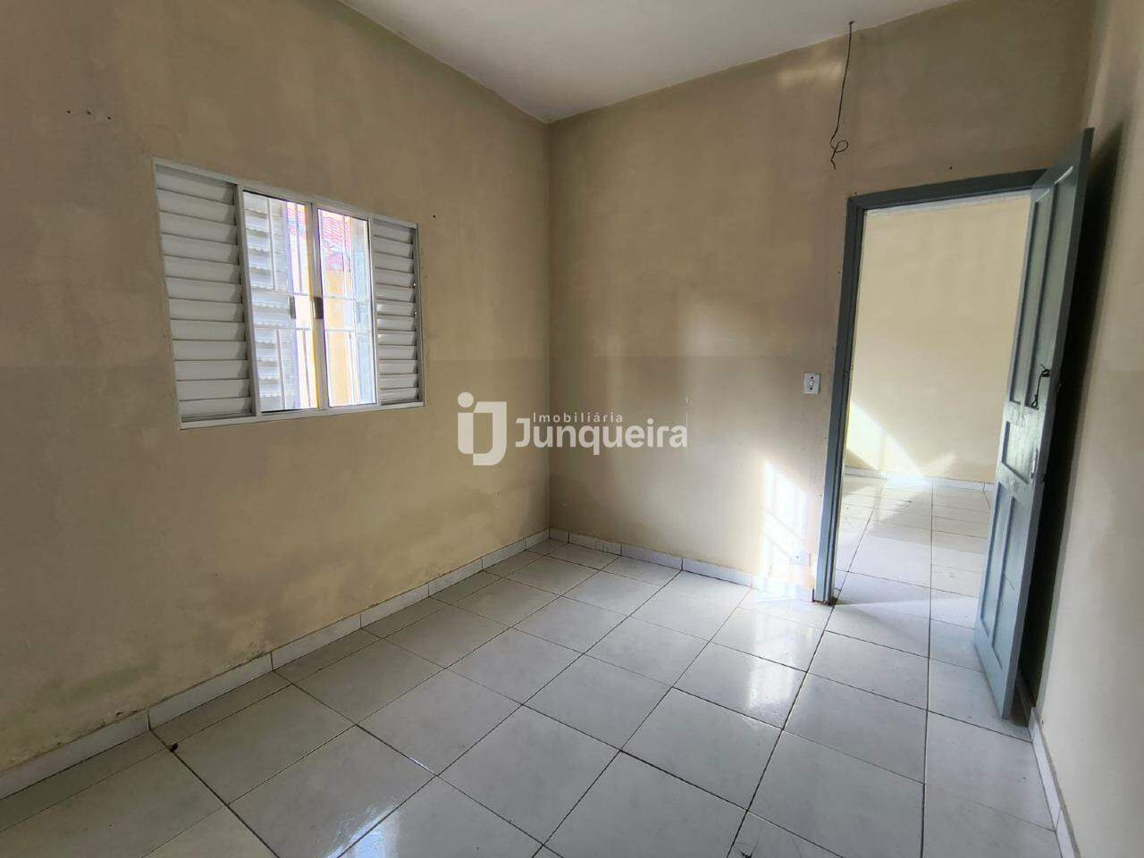 Casa para alugar, 2 quartos, 1 vaga, no bairro Cidade Alta em Piracicaba - SP