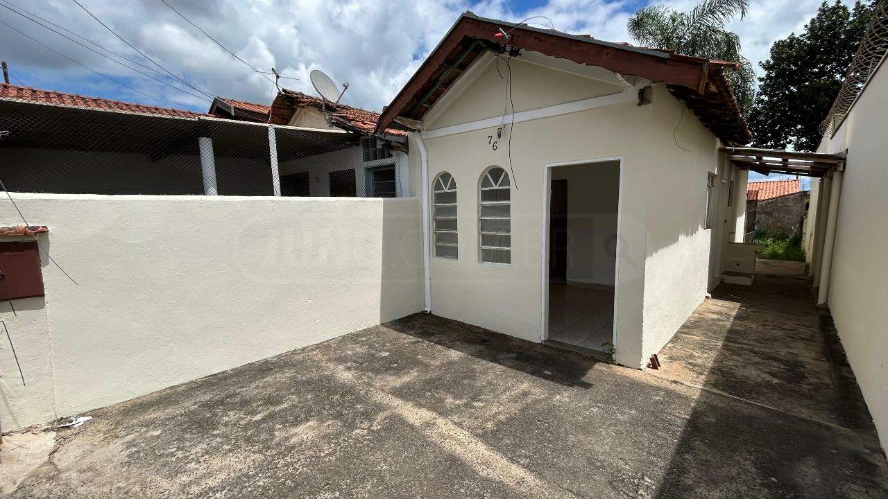 Casa para alugar, 1 quarto, 1 vaga, no bairro Santa Terezinha em Piracicaba - SP