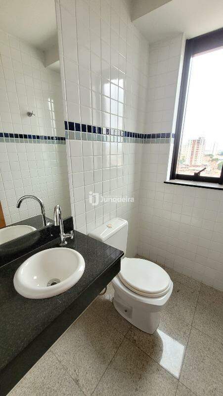 Sala Comercial para alugar, 1 vaga, no bairro Cidade Alta em Piracicaba - SP