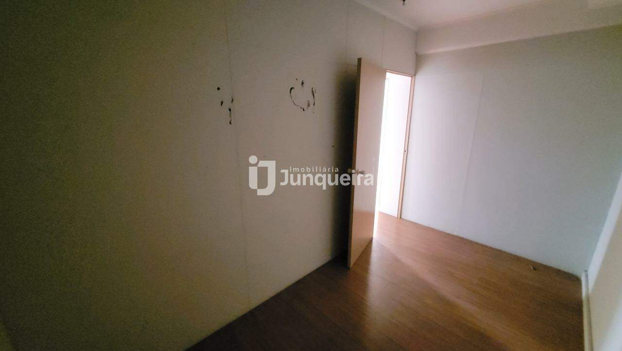 Sala Comercial para alugar, 1 vaga, no bairro Cidade Alta em Piracicaba - SP