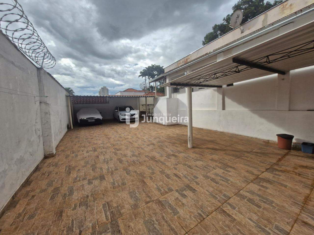 Casa à venda, 3 quartos, sendo 1 suíte, 6 vagas, no bairro Centro em Piracicaba - SP