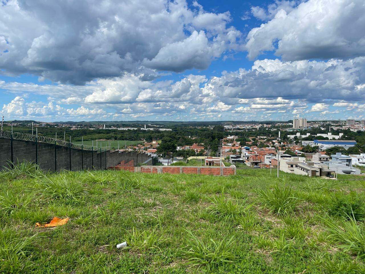 Terreno em Condomínio à venda no Canadá Residencial, no bairro Ondas em Piracicaba - SP