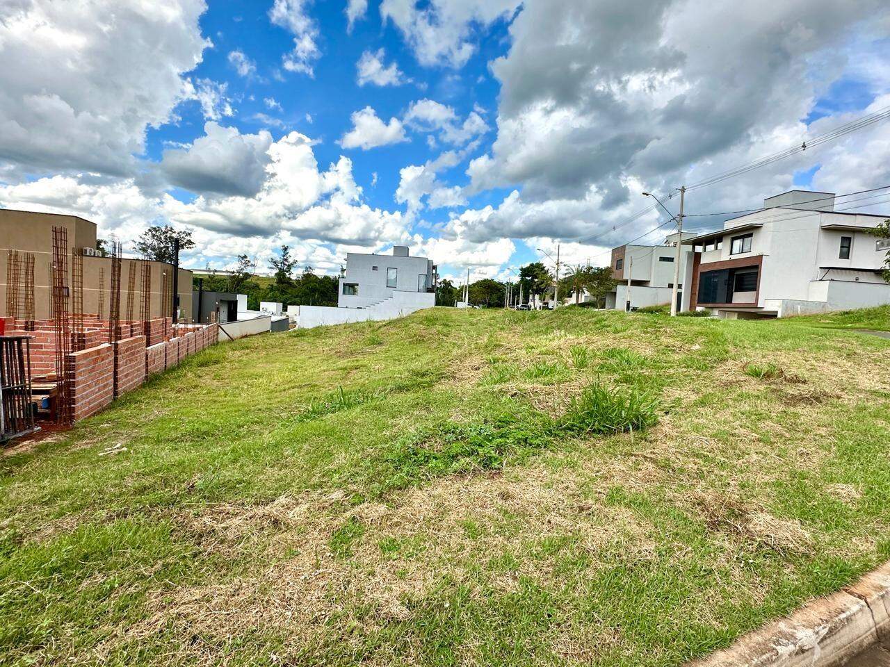 Terreno em Condomínio à venda no Villa Bela Vista, no bairro Santa Rosa em Piracicaba - SP