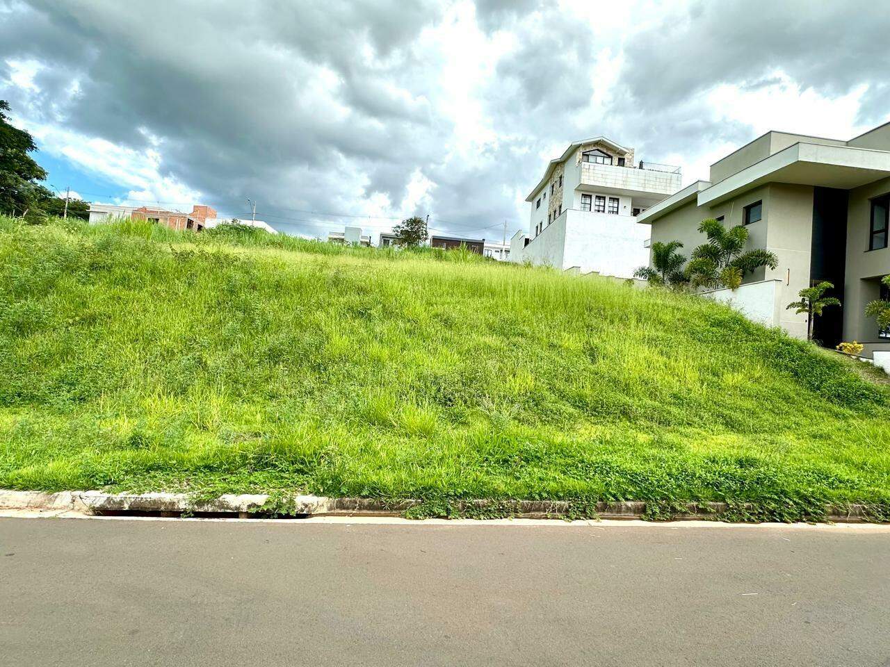 Terreno em Condomínio à venda no Villa Bela Vista, no bairro Santa Rosa em Piracicaba - SP