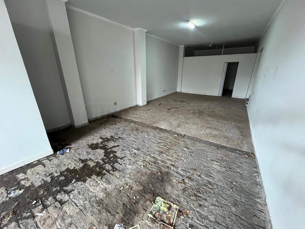 Casa para alugar, 4 quartos, sendo 2 suítes, 2 vagas, no bairro Jardim Elite em Piracicaba - SP