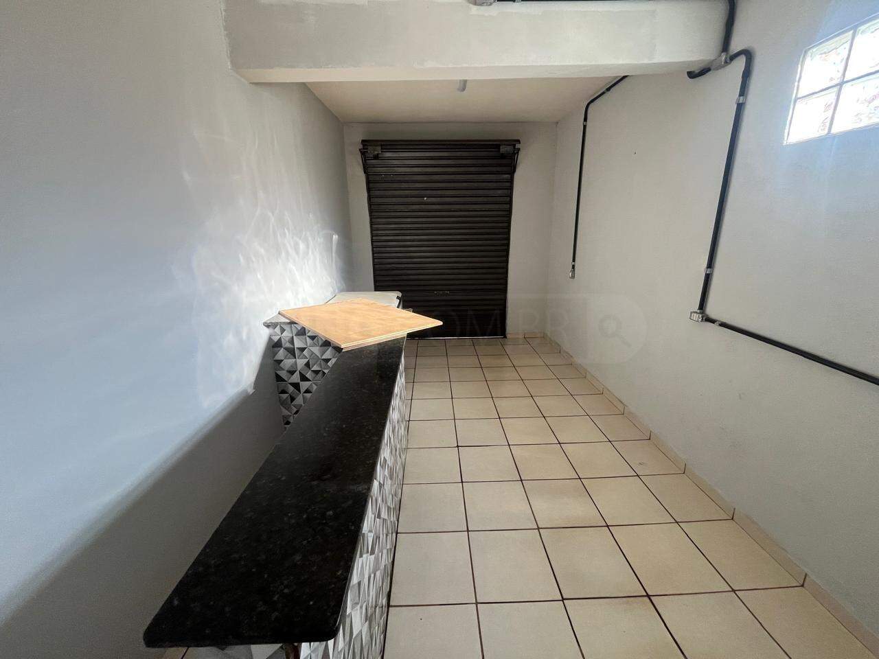 Salão para alugar, no bairro Jardim Santo Antônio em Rio das Pedras - SP