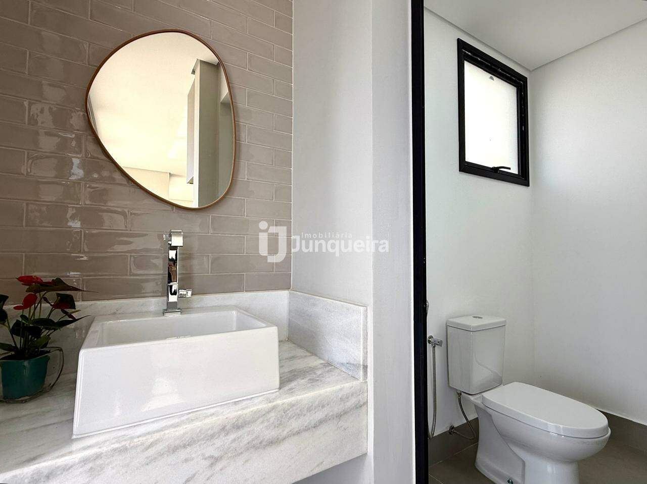 Casa em Condomínio à venda no Reserva do Engenho , 3 quartos, sendo 3 suítes, 4 vagas, no bairro Reserva do Engenho em Piracicaba - SP
