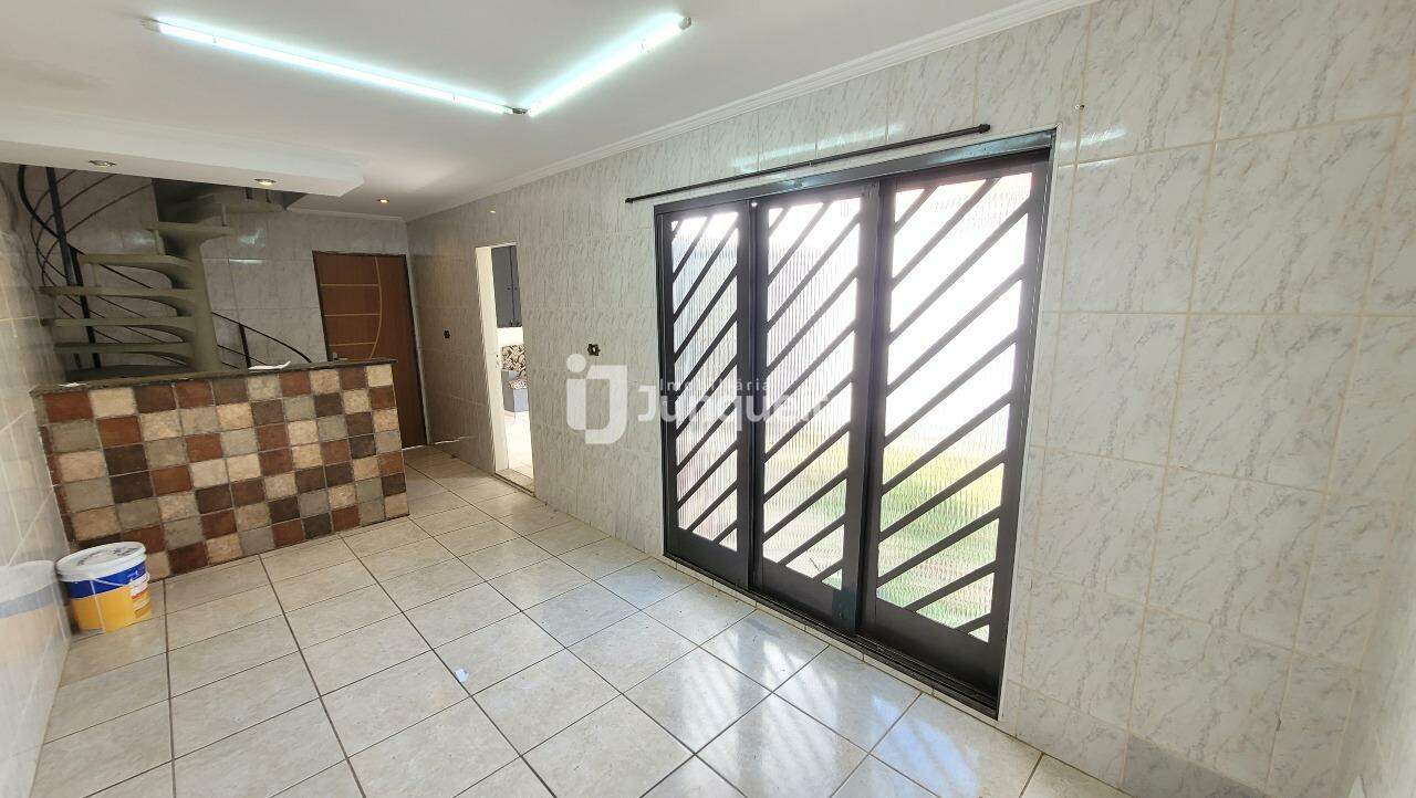 Casa para alugar, 3 quartos, 1 vaga, no bairro Cidade Alta em Piracicaba - SP