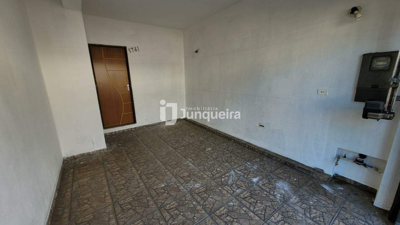 Casa para alugar, 3 quartos, 1 vaga, no bairro Cidade Alta em Piracicaba - SP
