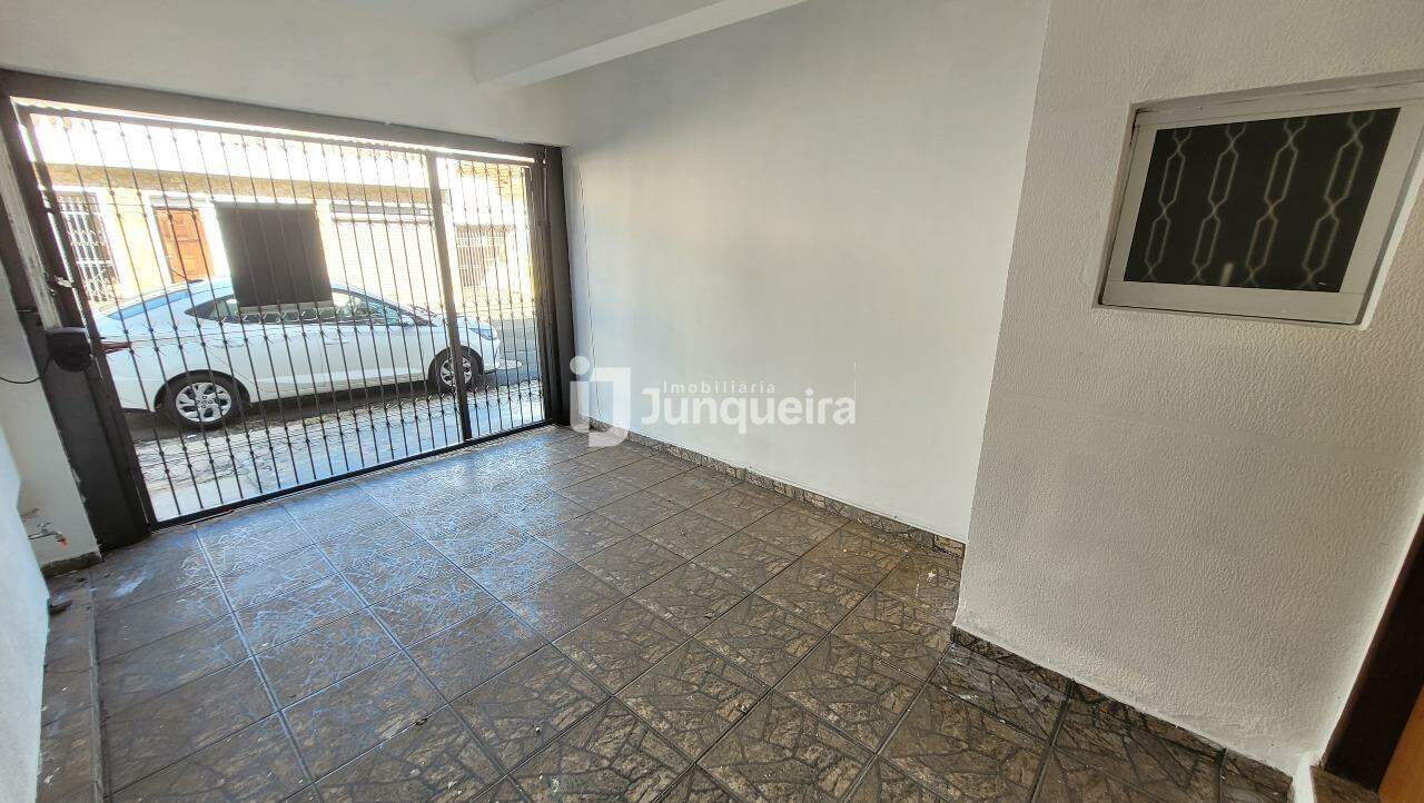 Casa para alugar, 3 quartos, 1 vaga, no bairro Cidade Alta em Piracicaba - SP
