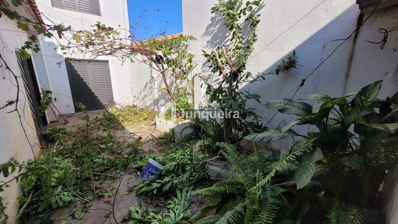 Casa para alugar, 3 quartos, 1 vaga, no bairro Cidade Alta em Piracicaba - SP