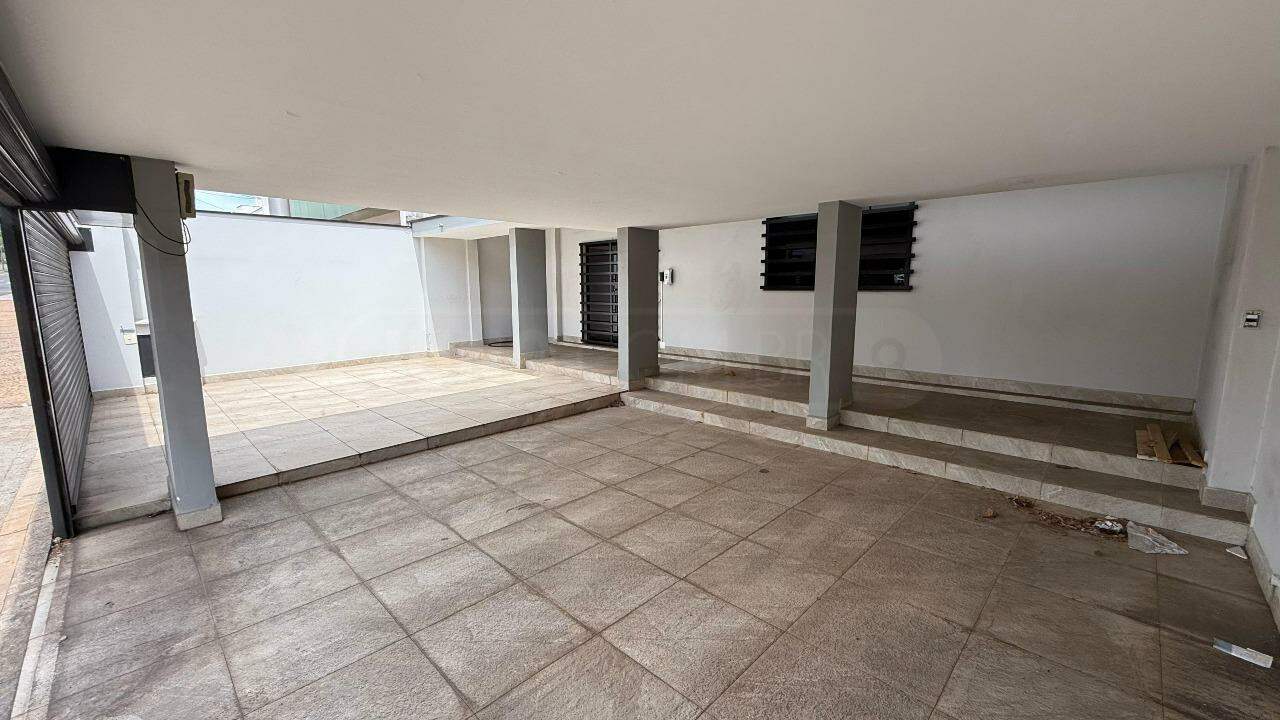 Casa Comercial para alugar, sendo 1 suíte, 4 vagas, no bairro Vila Independência em Piracicaba - SP