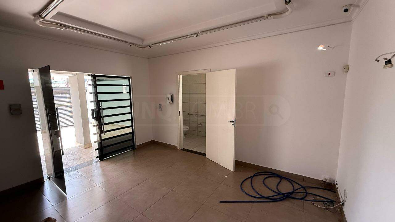 Casa Comercial para alugar, sendo 1 suíte, 4 vagas, no bairro Vila Independência em Piracicaba - SP