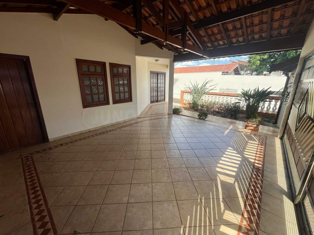 Casa à venda, 3 quartos, sendo 1 suíte, 6 vagas, no bairro Terra Nova em Piracicaba - SP