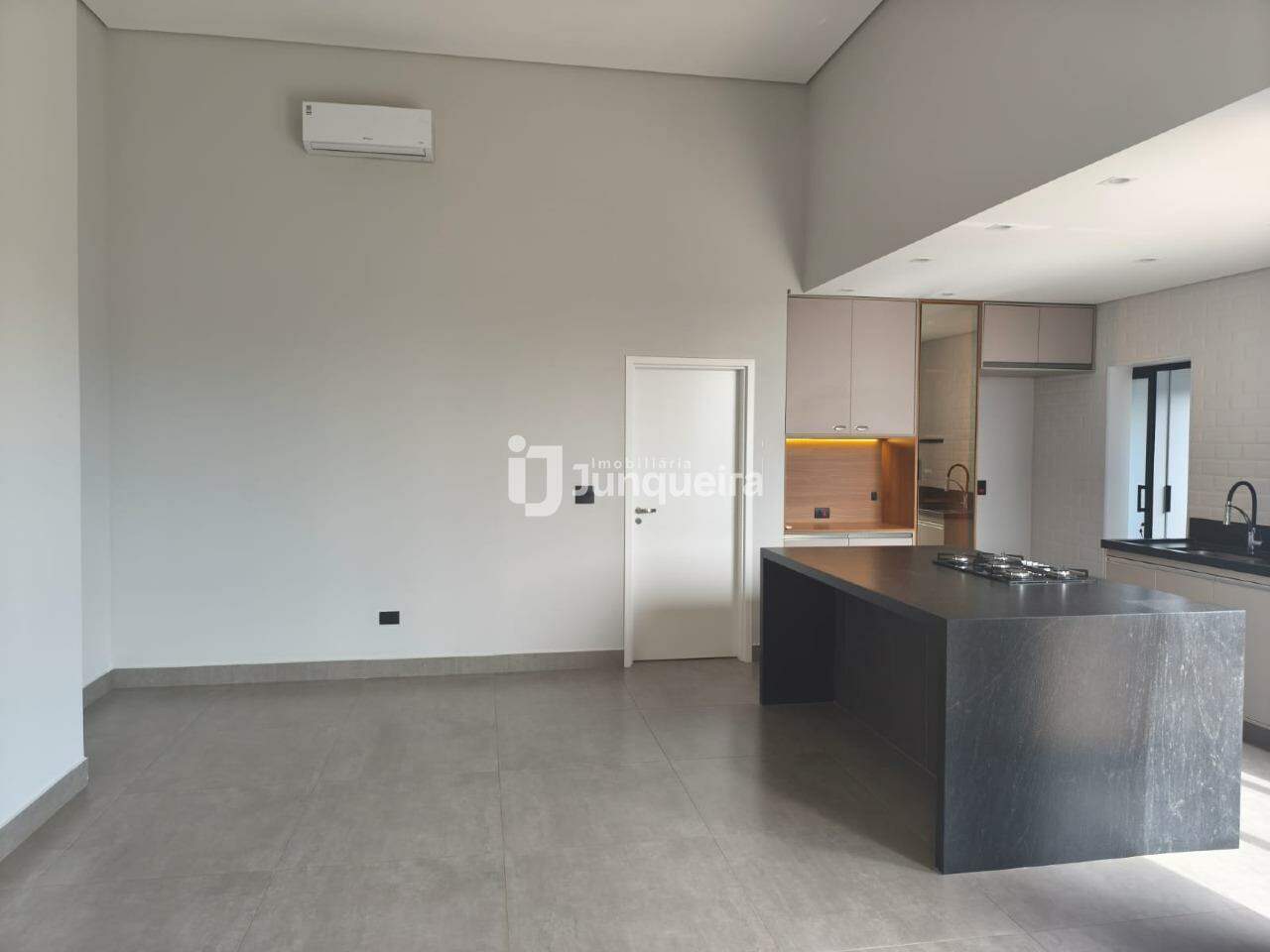 Casa em Condomínio para alugar no Quinta do Engenho, 3 quartos, sendo 3 suítes, 4 vagas, no bairro Jardim São Cristóvão I em Rio das Pedras - SP